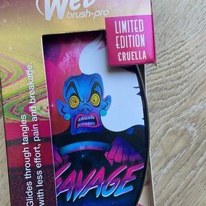 NWOT Disney Villains Cruella DeVille brush